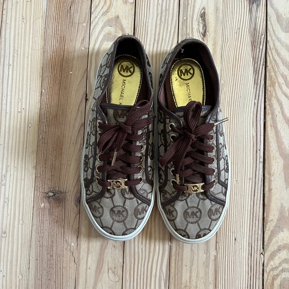 Michael Kors Brown Monogram Logo Low Top‎ Sneakers Gold Hardware Womens 7M AP13A